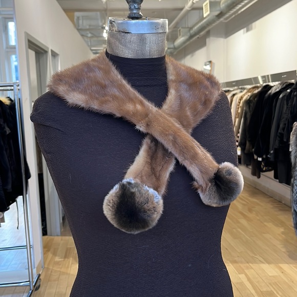 Cross Cross Pom Collar - Picture 1 of 3